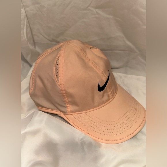 nike dri-fit featherlight pink/Peach hat - Picture 1 of 5
